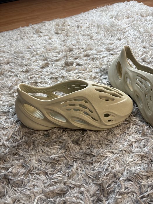 Yeezy foam runner ' Moda si frumusete ' OLX.ro