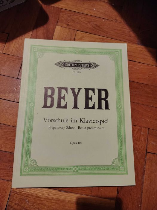 Продавам школи/Ноти