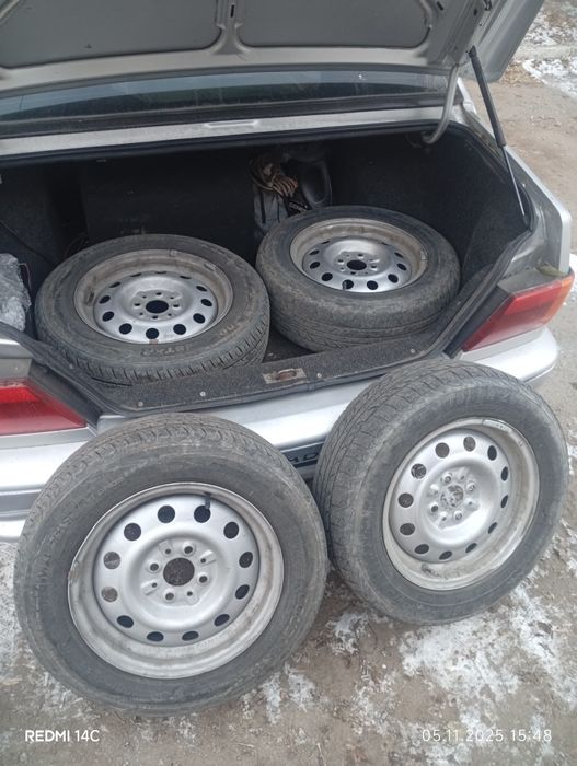 Продам летние шины с дискоми