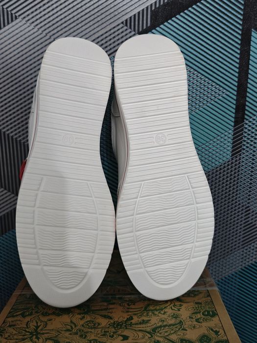 Продам кросовки новые