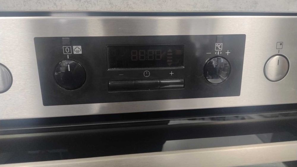 A+ Фурна за вграждане Aeg-Аег 72 литра Inox Пиролитично самопочистване