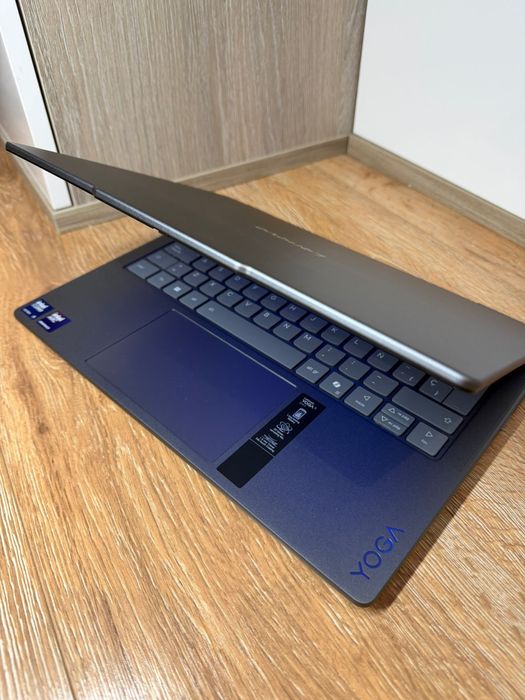Laptop Lenovo Yoga 7 2-in-1 14ILL10 cu procesor Intel Core Ultra 5 226V ,16 GB, SSD 512 GB