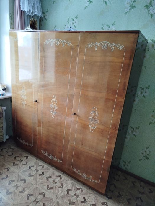 Продам плательный шифоньер