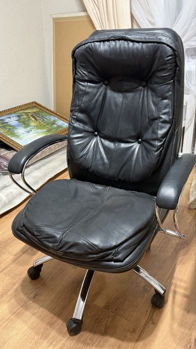 Продам большое кожанное кресло