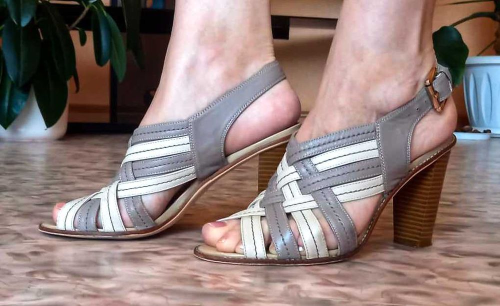 Босоножки женские.