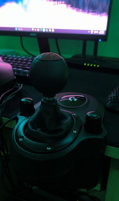 Logitech G27 Volan Gaming + Pedale + Schimbător