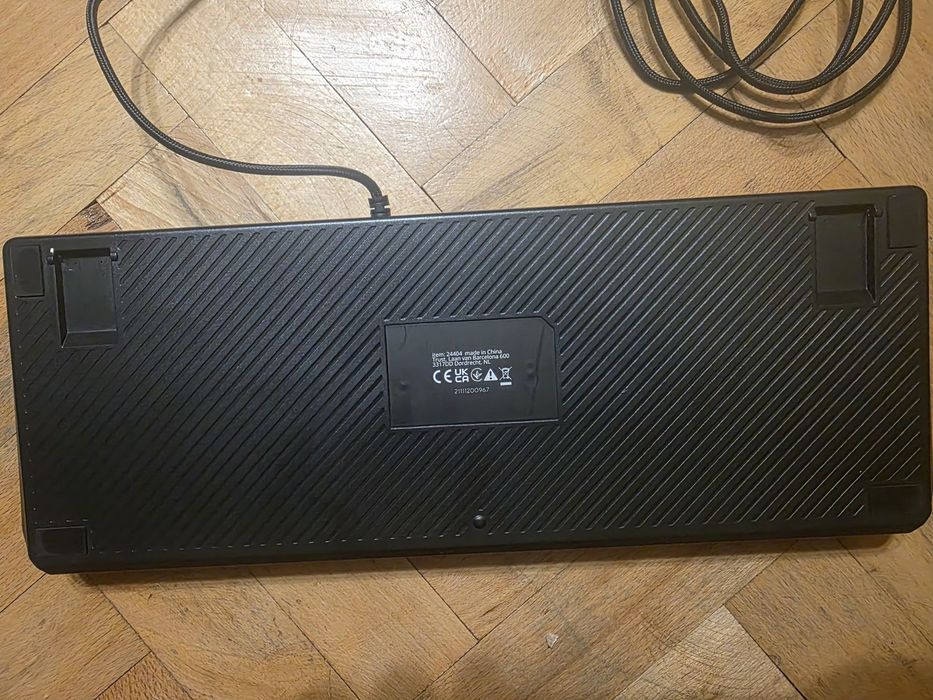 Продавам trust клавистура с червени суичове