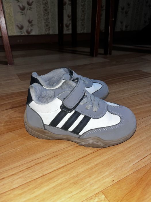 ботинки и крассовки за 4500тенге