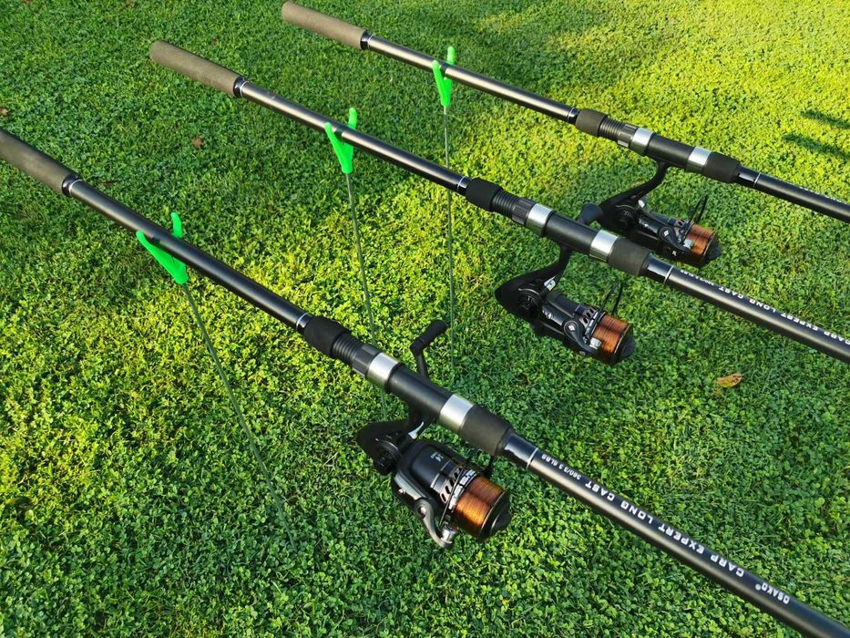 Комплект три шарански въдици с 6 лагера и влакна . НОВИ !