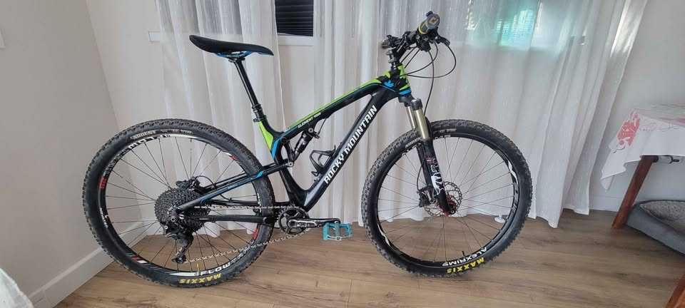 Карбоново планинско колело 29" - Rocky Mountain Element