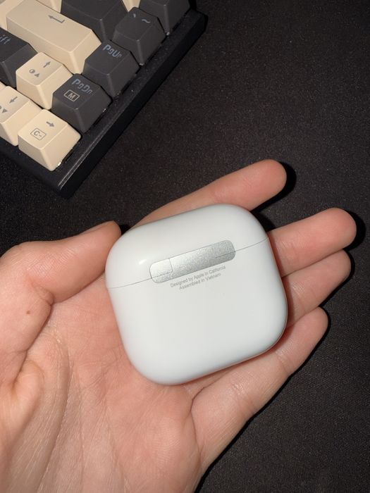 Airpods 4 ANC - folosite, ca noi