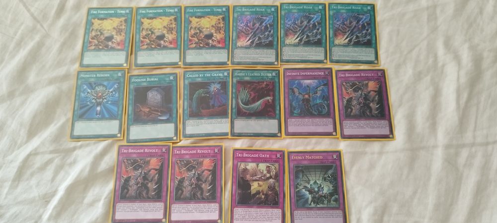 Yu-Gi-Oh Tri brigade deck- недовършен просдава се цял за малко по евти