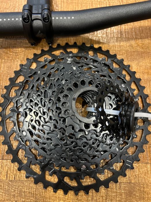 Angrenaj SRAM GX Eagle nou si ghidon Specialized cu pipa