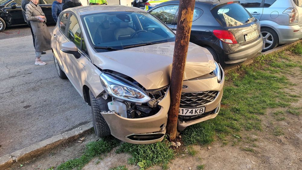 продавам Ford Fiesta vignale 2019 с удар цяла за части