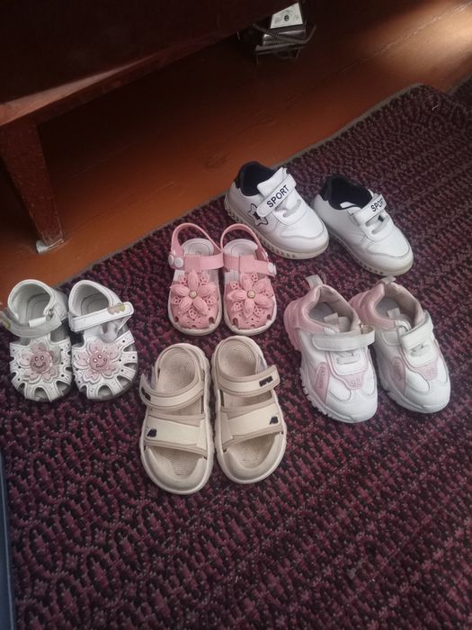 Продам 5 пар обуви ( недорого)