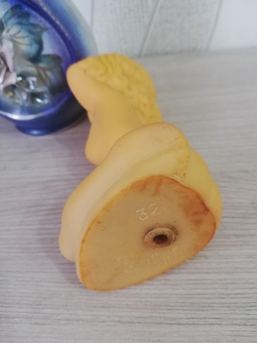 Игрушка резиновая девушка