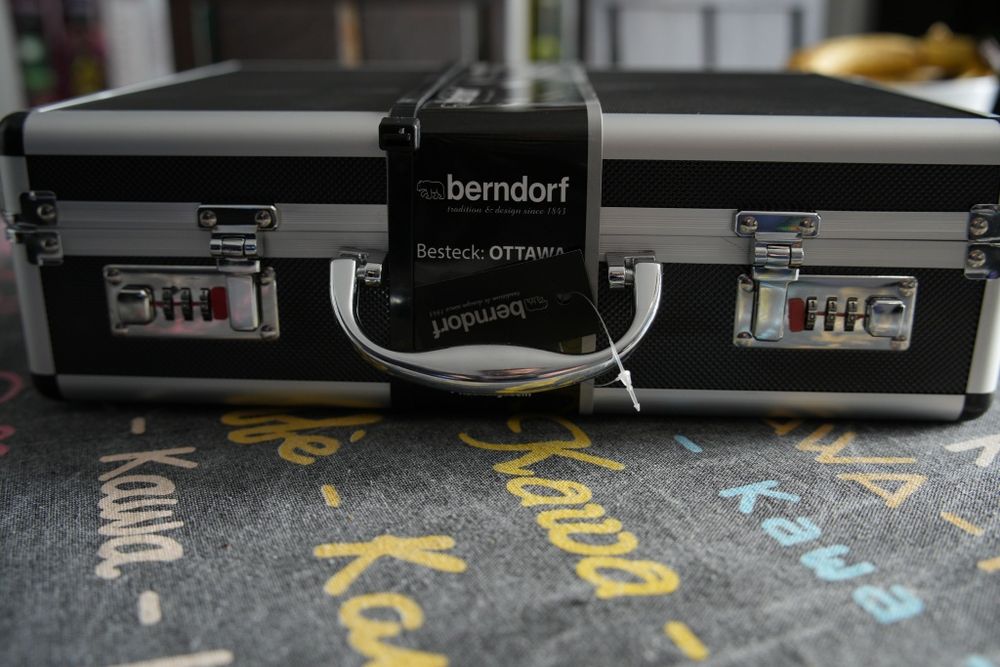 Berndorf Ottawa , прибори за хранене 60 части / за 12 човека