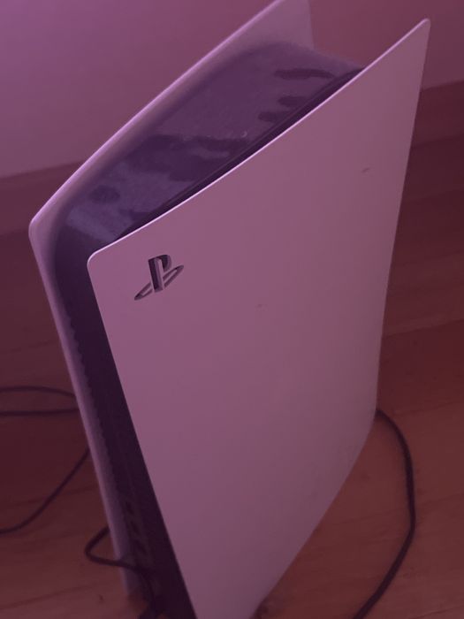 Sony PS 5  с 1 джойстик и 1 дистанционно. Използван, като нов,п.
