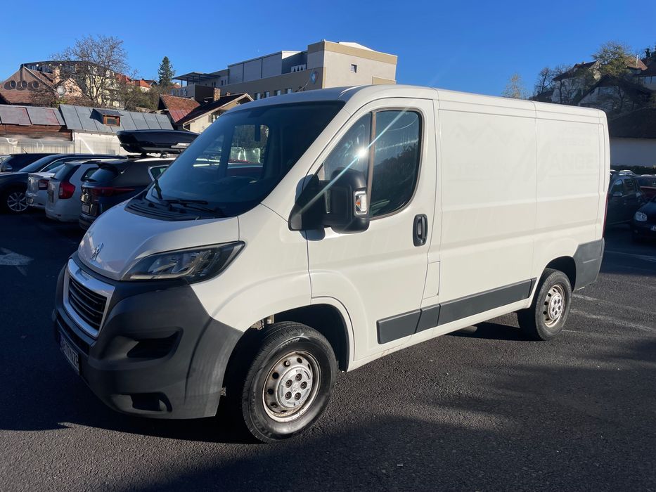 Dube de inchiriat / inchirieri autoutilitare 3.5t / rent a van / dube