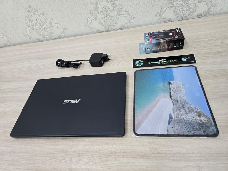 ASUS, 4-х ядер, RAM 8Gb, SSD 256Gb, Full HD IPS