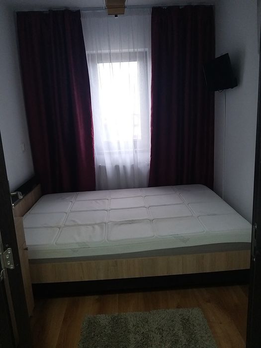 Pers fizica: Inchiriez apartament cu 2 camere si loc parcare la 800m de Popas Pacurari