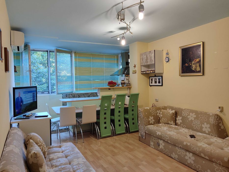 Продава се Двустаен апартамент в Добрич, Център - 70 кв.м за 1166 €/кв.м - Снимка #1