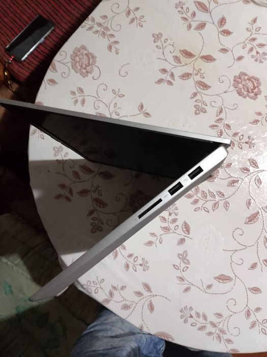 Lenovo ideapad 5 11th Gn intel core i7-1165G7. 2.80 GHz 16gb ram 512