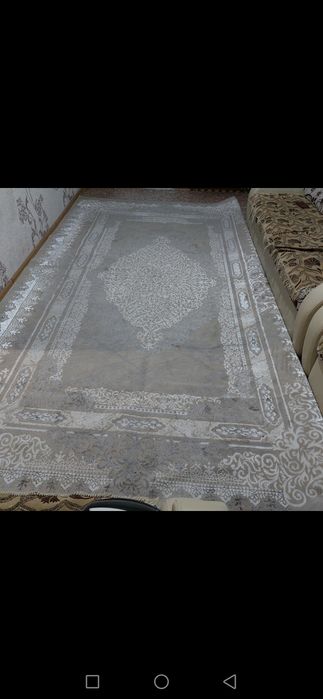 Продам ковëр плотный размер 2,5 *4