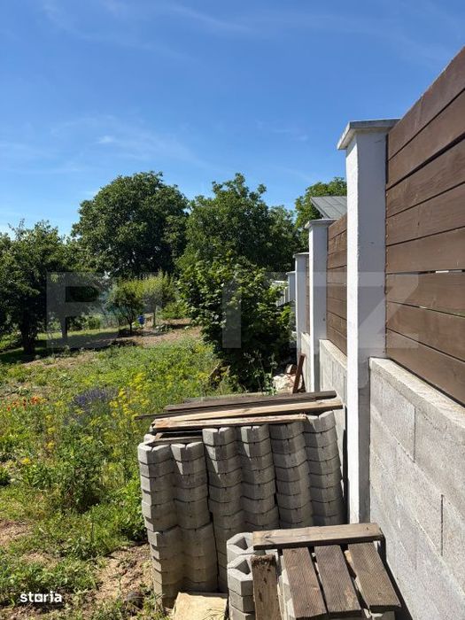 Teren intravilan, 1300 mp, zona Viile Dealului Mic