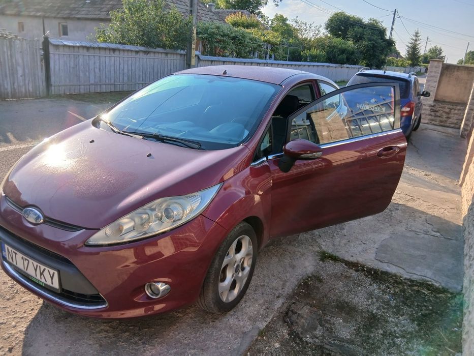 Vând Ford Fiesta