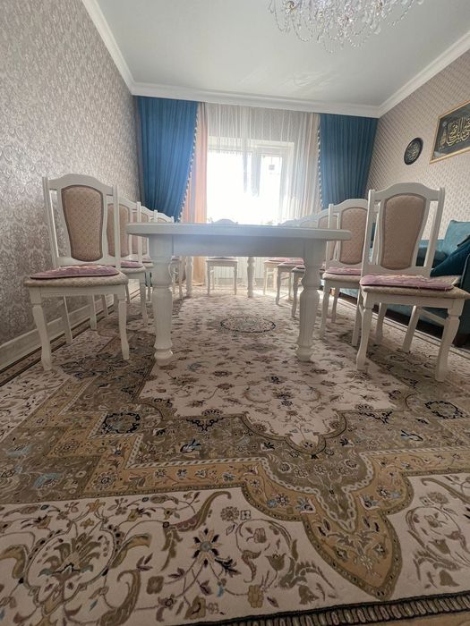 Стол со стульями