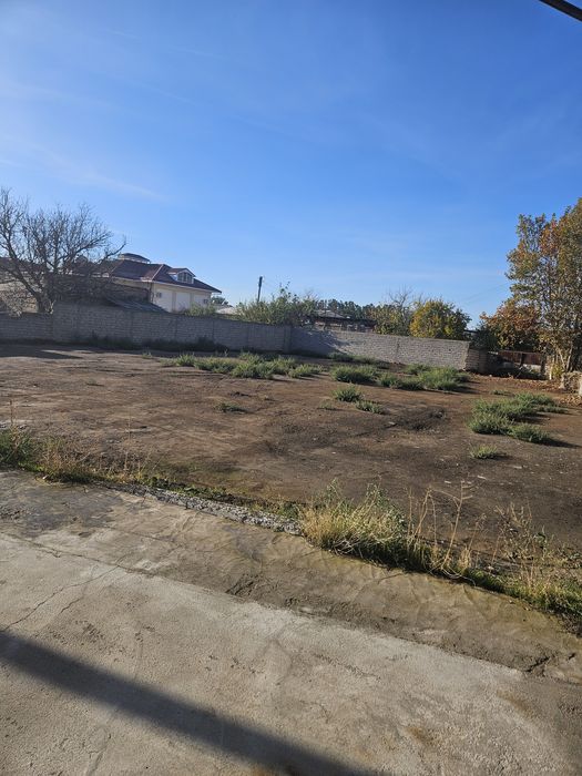 Дӯрмон марказида 12,6  сотих ер участкаси сотилади.