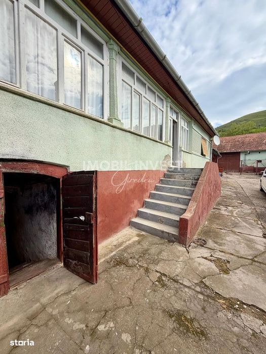 Casa individuala, 1400 mp Teren, 4 camere, pivnita