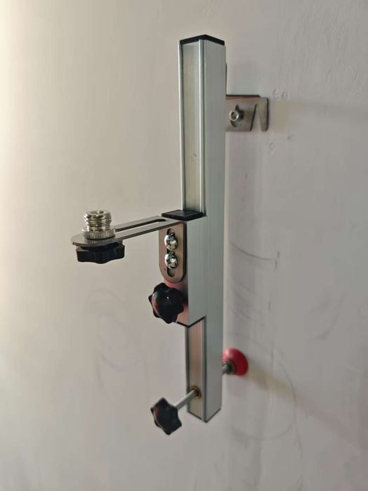 Регулируема поставка за лазерен нивелир