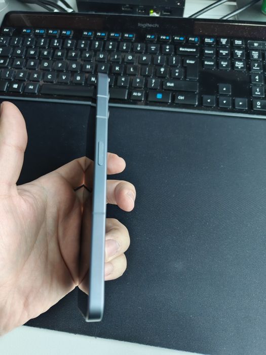 Nothing Phone 2 - top