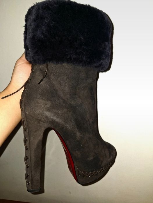 Cizme Christian Louboutin lungi cu toc gros din piele întoarsă