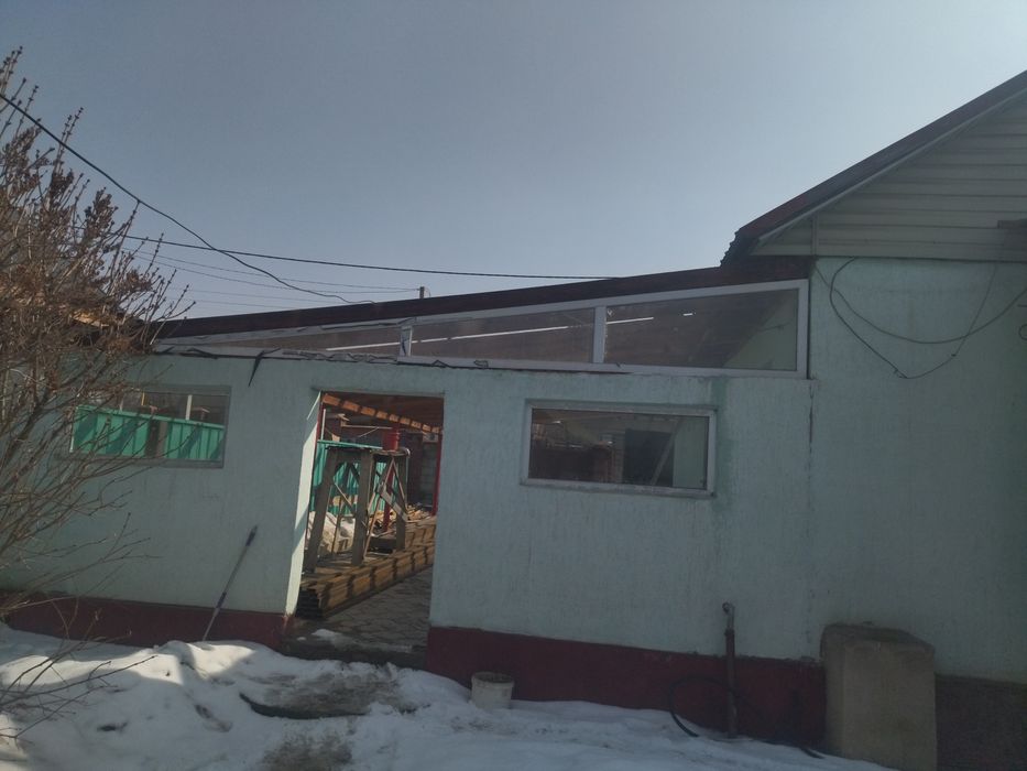 Витраж трехугольный