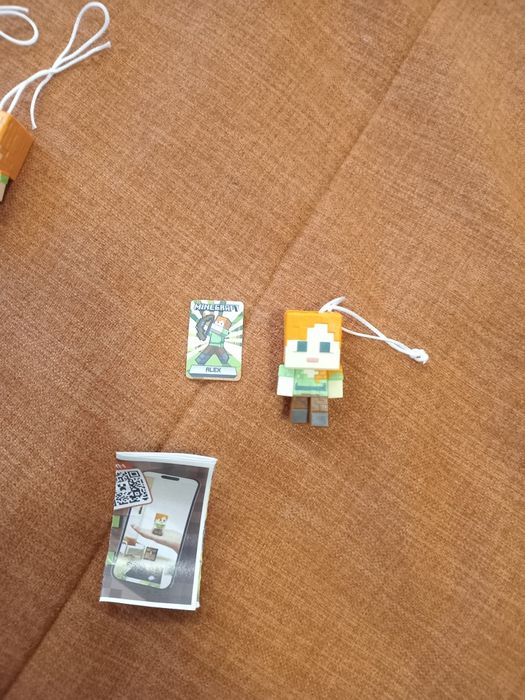 Фигурка Alex из игры Minecraft kinder joy