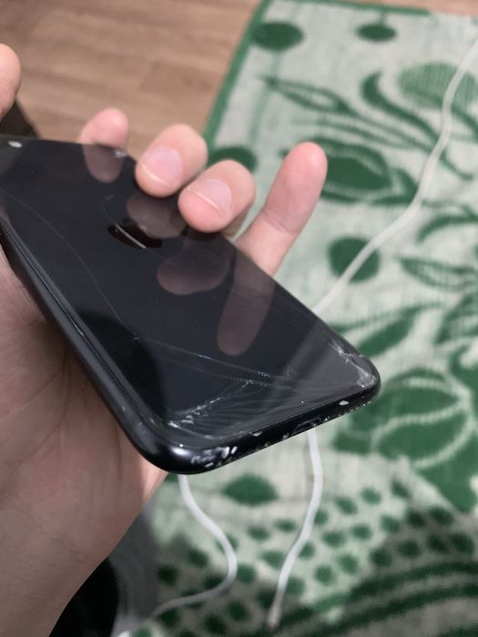 Продам Iphone Se 2020