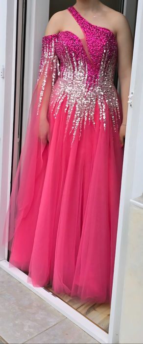 Продавам бална рокля