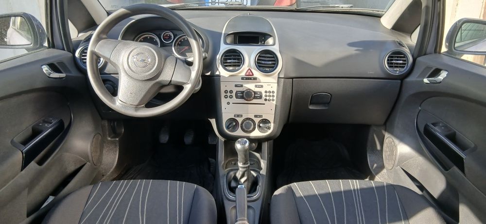 Vând Opel Corsa D