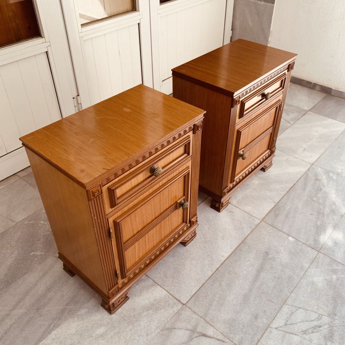 Италиански нощни шкафчета от средата на ХХ век