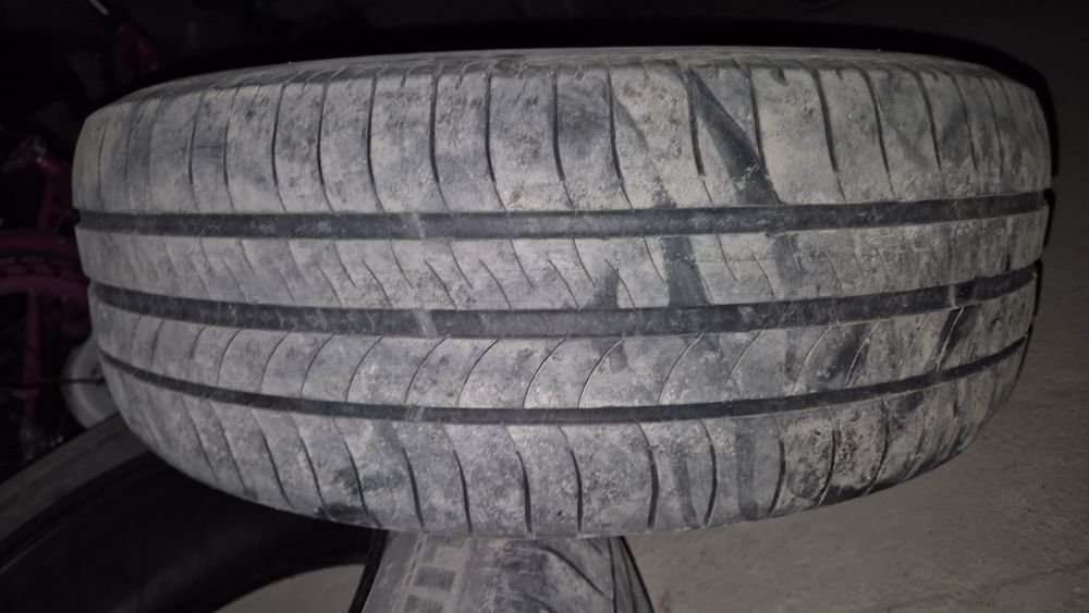 Шины R16 б/у Michelin 2шт 215/60