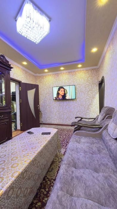 7 guzal tomonda 2 xonalik uy sotiladi