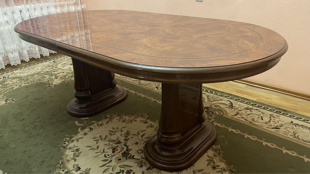 Продается стол обеденный