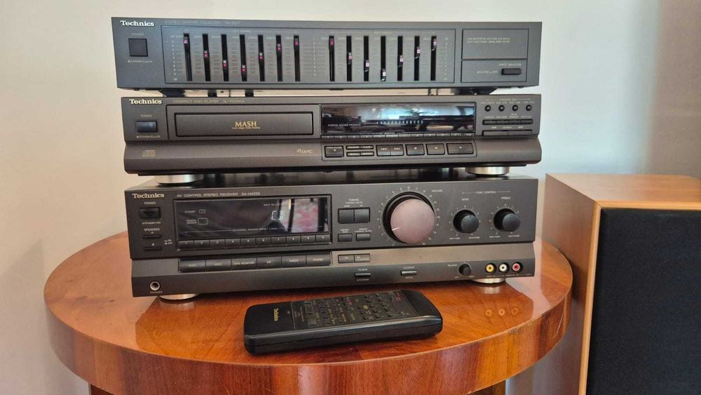 Linie audio Technics,  Amplificator, CD player, Graphic Equalizer si boxe de podea