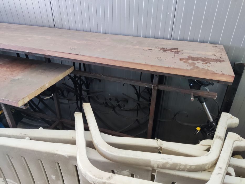 Метален Бар с дървен плот СПЕШНО