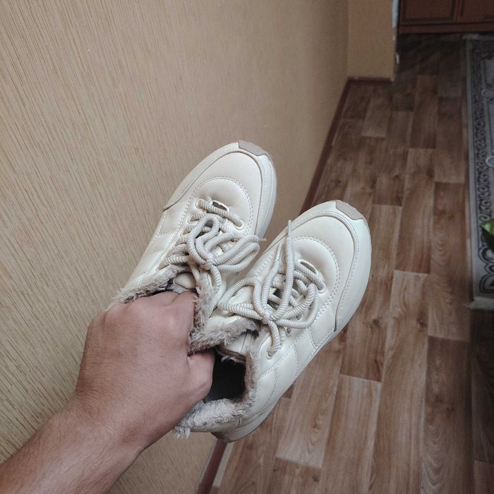 Женские зимние кроссовки