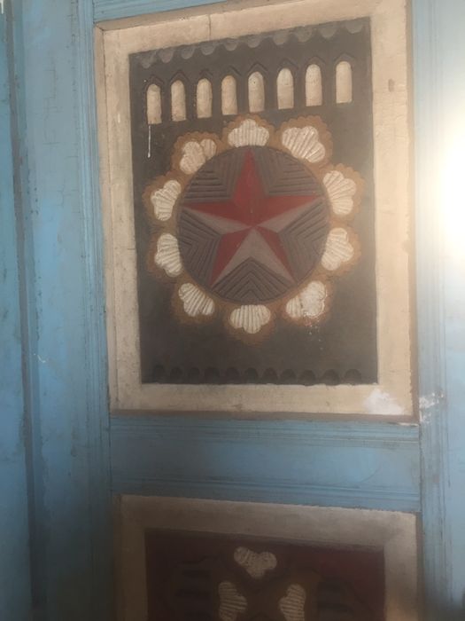 Ярмакапи эшик сотилади