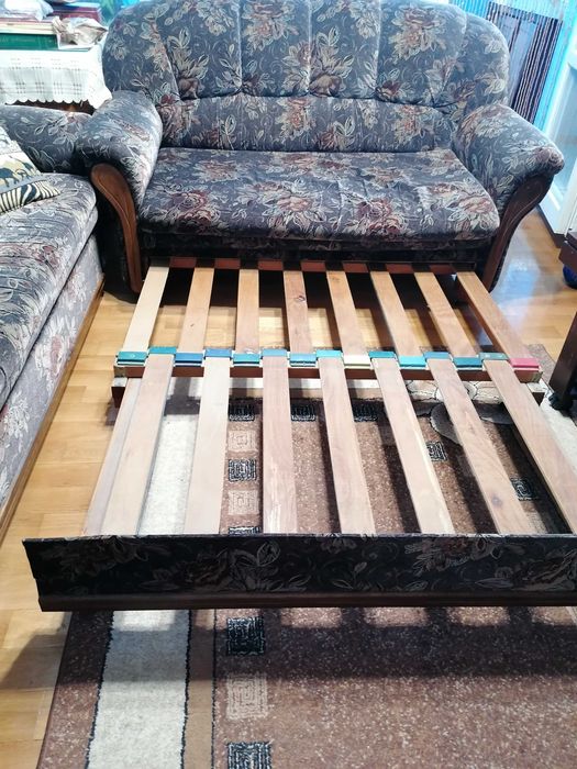 Разтегателен диван